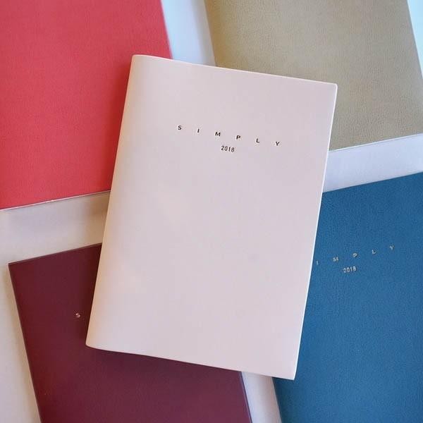 韓国雑貨 結局のところシンプルが一番でしょ？ 大人な合皮カバーのSIMPLY DIARY(2018年韓国暦)｜カレンダー｜ダイアリー｜