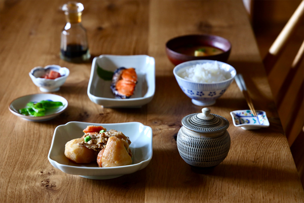 角皿 東屋 木瓜角皿 和食器 おしゃれ 魚 白 和 正方形 食器 波佐見焼 銘々皿 和菓子 陶器 木瓜皿 お皿 : 30803368 :  TOKILABOYahoo!ショッピング店 - 通販 - Yahoo!ショッピング