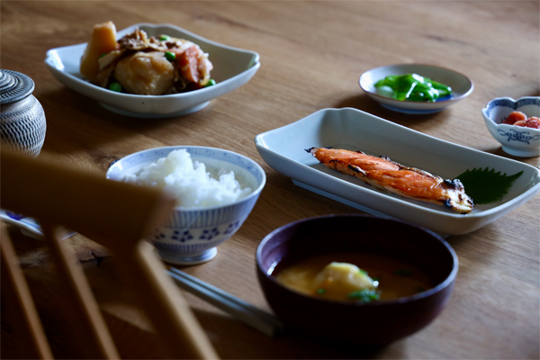 角皿 東屋 木瓜角皿 和食器 おしゃれ 魚 白 和 正方形 食器 波佐見焼 銘々皿 和菓子 陶器 木瓜皿 お皿 : 30803368 :  TOKILABOYahoo!ショッピング店 - 通販 - Yahoo!ショッピング