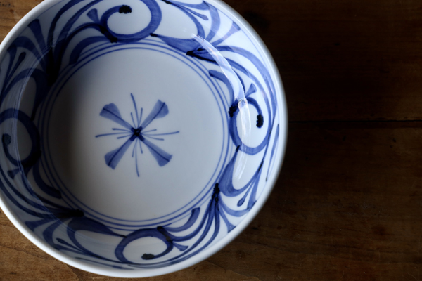 お皿 砥部焼 梅山窯 7寸平鉢 内外唐草 おしゃれ 器 和食器 砥部焼皿7寸