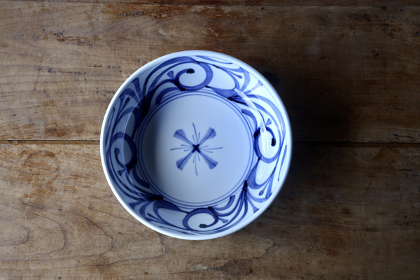 お皿 砥部焼 梅山窯 7寸平鉢 内外唐草 おしゃれ 器 和食器 砥部焼皿7寸