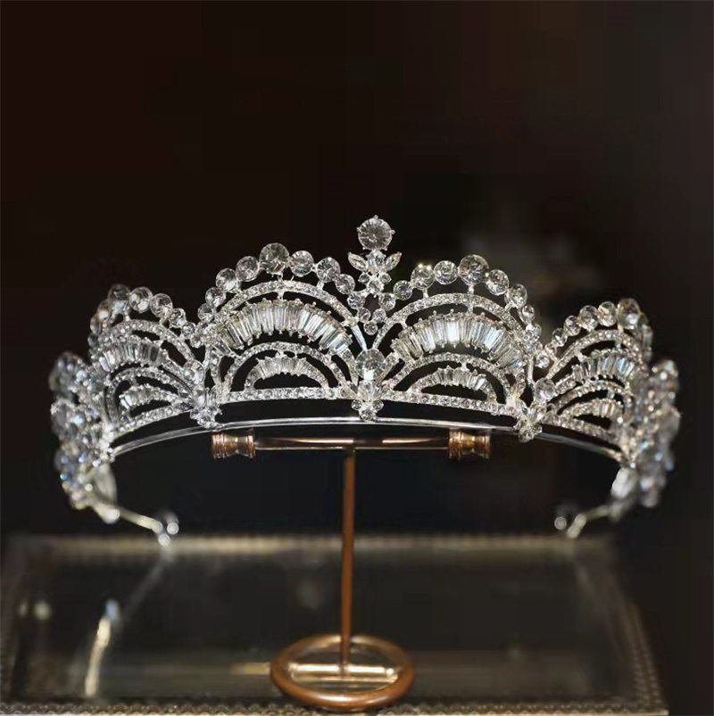 卓抜 王冠 かんむり ティアラ 花嫁 ウエディング ギフト 結婚式 発表会 成人式 クリスマス ヘアアクセサリー 写真撮影 上質 パーティー 