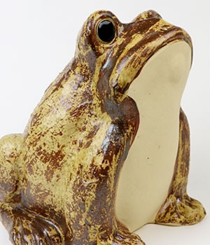 信楽焼 カエル 置物 インテリア 縁起物 楽天市場】【今だけ限定10%OFFクーポン配布中】信楽焼 3号蛙 口あき蛙