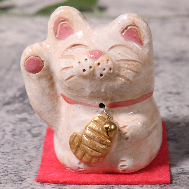 信楽焼 選べる2種類 招き猫 かわいい 置物 猫 ねこ 日本製 鈴付き