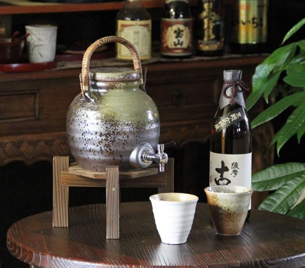 信楽焼 1升用焼酎サーバー 焼酎カップ2客付き 陶器 サーバー 焼酎