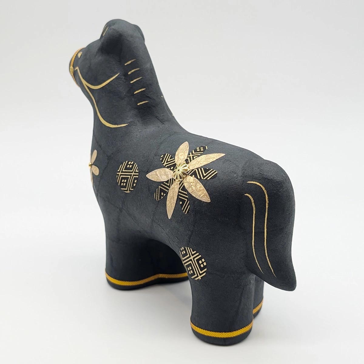 リュウコドウ 干支 置物 馬 干支人形 ちぎり和紙 金彩黒馬 大 2026干支