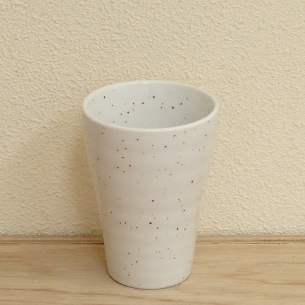 唐津焼　白と黒の陶器カップ2個セット 楽天市場】唐津焼（マグカップ・ティーカップ｜コーヒー・お茶
