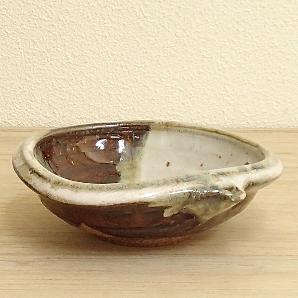 [唐津焼] 金彩 持ち手 深皿 砥部焼の和食器 西岡工房の中皿 【砥部工房 からくさ】