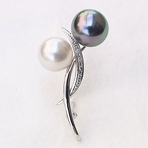 ブローチ 真珠 南洋白蝶真珠 タヒチ黒蝶真珠 ダイヤモンド 10mm