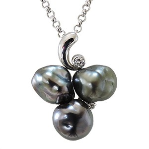 P225　K10 芥子 3個 　ケシ　白蝶 黒蝶真珠　 ペンダント　天然 P225 K10 芥子 3個 ケシ 白蝶 黒蝶真珠 ペンダント 天然