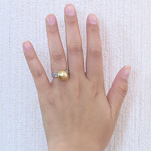 真珠:パール:リング:南洋白蝶真珠:真珠の直径:約12mm:ゴールド色:ダイヤモンド:0.55ct:Pt900:プラチナ:指輪