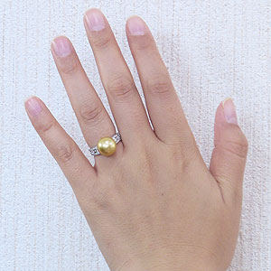 真珠:パール:リング:南洋白蝶真珠:真珠の直径:約11mm:ゴールド色:ダイヤモンド:0.52ct:Pt900:プラチナ:指輪