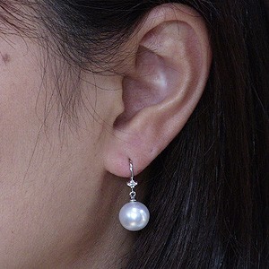 南洋白蝶真珠:10mm:パール:ピアス:K18WG:ホワイトゴールド:ホワイトピンク色真珠:セミラウンド形:アメリカンフック式:揺れるブラタイプ