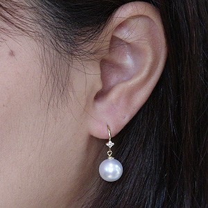南洋白蝶真珠:10mm:パール:ピアス:K18:18金:ゴールド:ホワイト色真珠:セミラウンド形:アメリカンフック式:揺れるブラタイプ