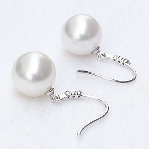 南洋白蝶真珠:10mm:パール:ピアス:K18WG:ホワイトゴールド:ホワイト色真珠:セミラウンド形:アメリカンフック式:揺れるブラタイプ