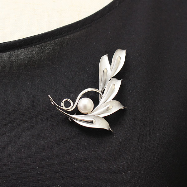 パール ブローチ 真珠 フォーマル 植物モチーフ あこや真珠 レディース