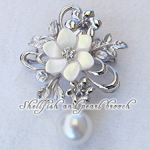 南洋真珠 白蝶貝 silver ブローチ 帯留 桜 梅 南洋真珠 白蝶貝 silver ブローチ 帯留 桜 梅