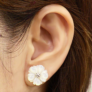 シェル ピアス 真珠ピアス パール パールピアス 花 白蝶貝 花モチーフ