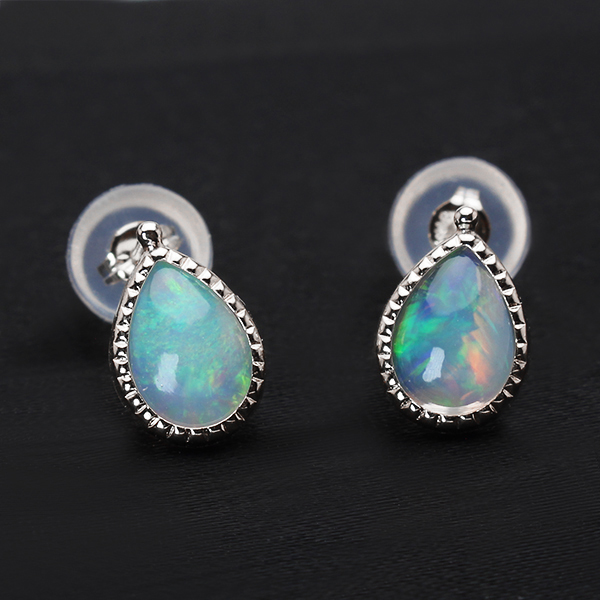 Y*I様 pt900 オパール　スタッド　ピアス オパール ピアス スタッドピアス プラチナ Pt pt900 プラチナ900 10月