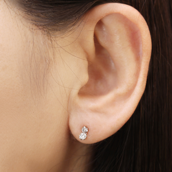 ⭐︎セール中⭐︎Pt900 ダイヤモンド　揺れるスタッドピアス ピアス プラチナ pt900 プラチナ900 レディース ダイヤ ダイヤモンド