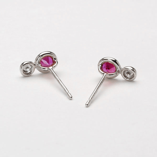 ルビー スタッド ピアス ダイヤモンド 0.06ct プラチナ Pt pt900 プラチナ900 シンプル 7月誕生石 4月誕生石 ユニセックス 男女兼用 プレゼント ギフト puの画像