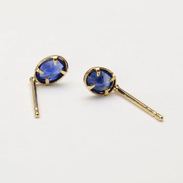 サファイア ピアス スタッドピアス k18 18金 18k イエローゴールド シンプル 送料無料 カジュアル 普段使い ユニセックス 男女兼用 9月誕生石 プレゼント puの画像