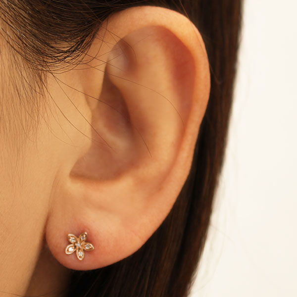 琉球nashiro様【豪華】フラワーピアス　ゴールド　ミディアム ダイヤモンド imgrc0086905841.jpg