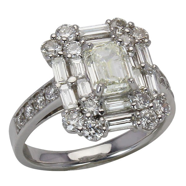 ダイヤモンドリング プラチナ エメラルドカット 婚約指輪