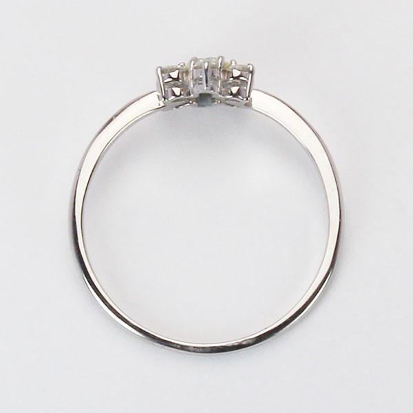 プラチナ ダイヤモンドリング フラワーモチーフ リング 合計0.30ct 花