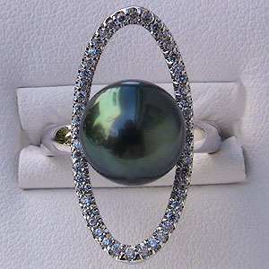 パール:タヒチ黒蝶真珠:グリーン系:11mm:ラウンド形::PT900:プラチナ:リング:ダイヤモンド0.32ct