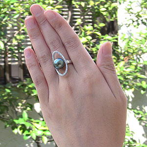 パール:タヒチ黒蝶真珠:グリーン系:11mm:ラウンド形::PT900:プラチナ:リング:ダイヤモンド0.32ct