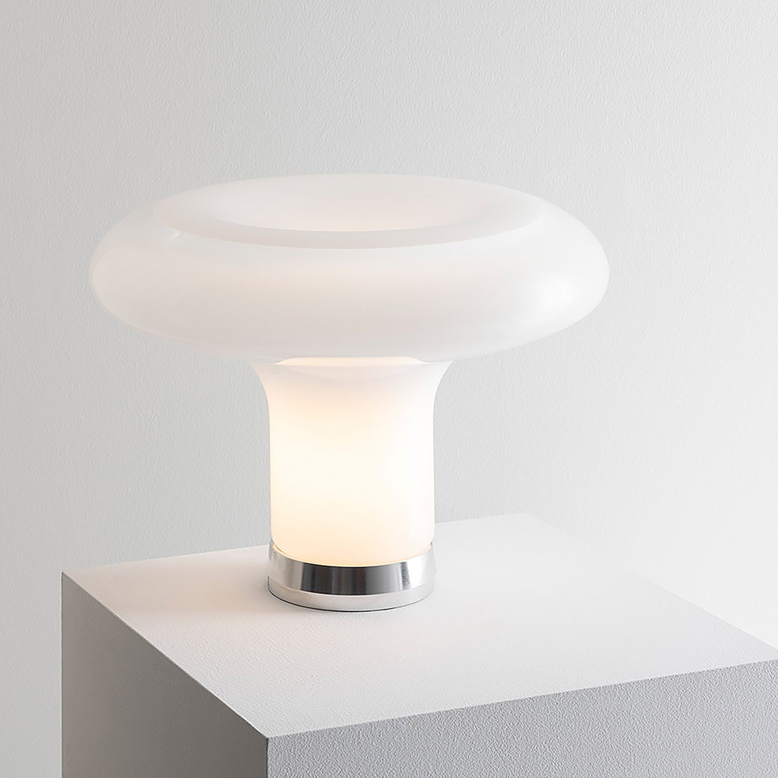 Artemide アルテミデ Lesbo レスボ イタリア テーブルランプ 卓上 照明 白色 0054010A |  | 01