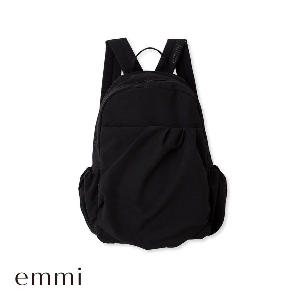 エミ emmi emmi atelier ギャザーボディーバックパック