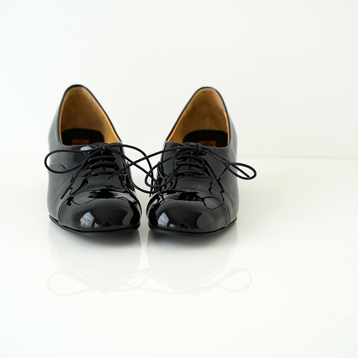 chausser（ショセ） レースアップパンプス C-2185 black enamel