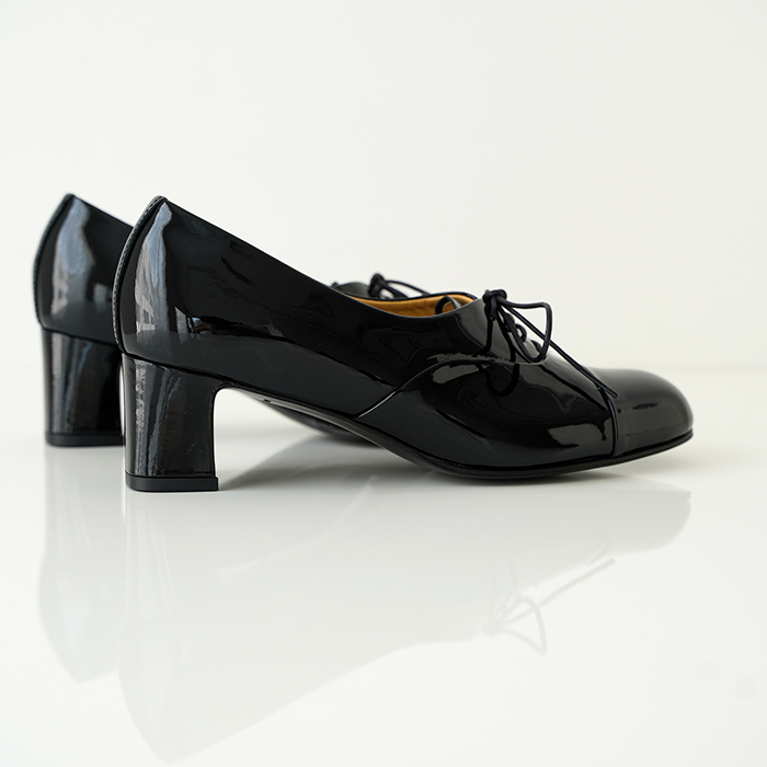 chausser（ショセ） レースアップパンプス C-2185 black enamel
