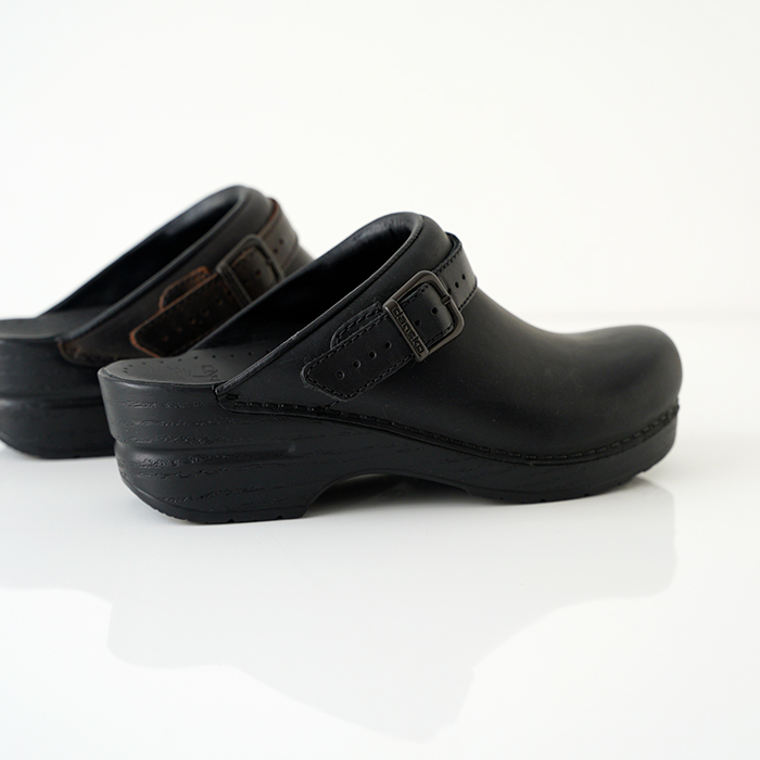 dansko ブラックサボ・クロッグサンダル 39 dansko ブラックサボ・クロッグサンダル 歩む 39