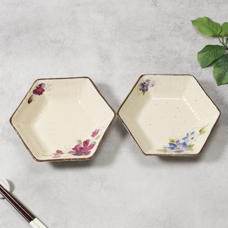 六角鉢 16.5cm 花模様 赤・青 2柄 使用イメージ