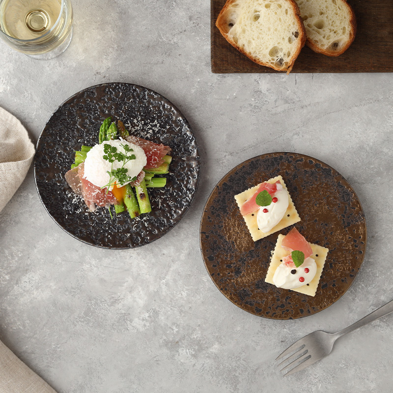 江波皿    大皿 さりげなく料理を引き立ててくれるリム皿。