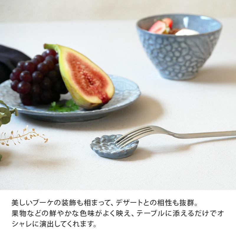 花柄のかわいい箸置きはおもてなし食器としてもおすすめ