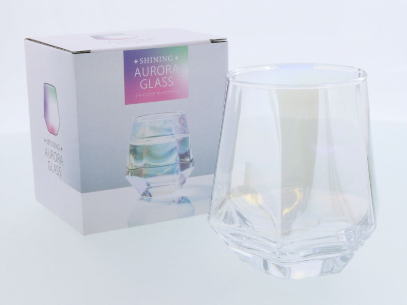 光の当たり方や見る角度によって表情を変えるオーロラグラス