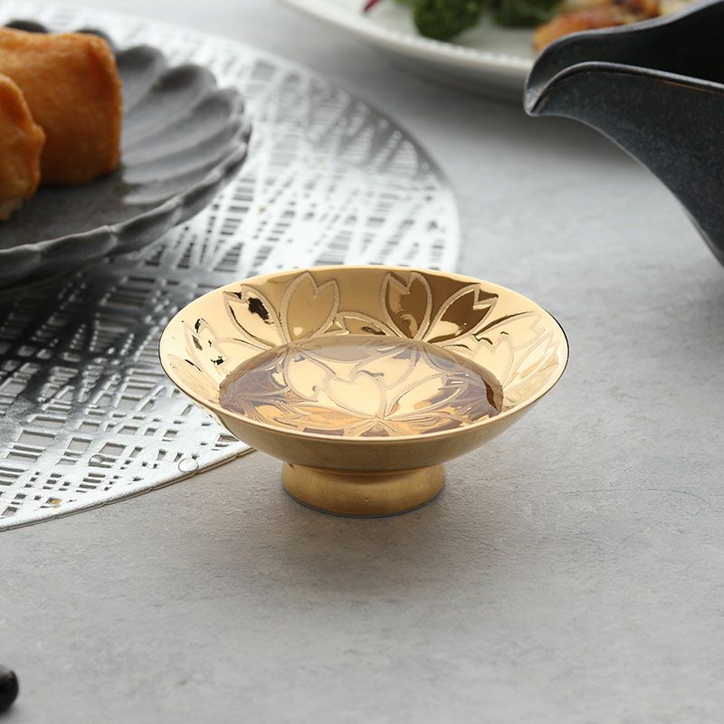 九谷焼 ぐい呑5客 金襴手 箱付き 酒器 お猪口 おちょこ 食器 酒杯 酒盃 金釉盃 大 桜 木箱入 美濃焼盃 杯 高級 割烹 料亭 お祝い お猪口