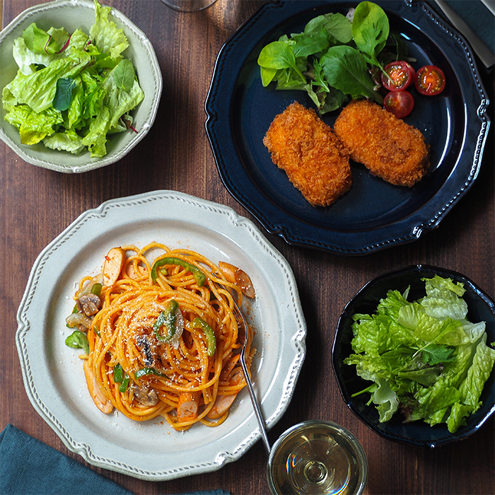 アンティーク調のディナープレート欧風レストラン風の食卓を演出