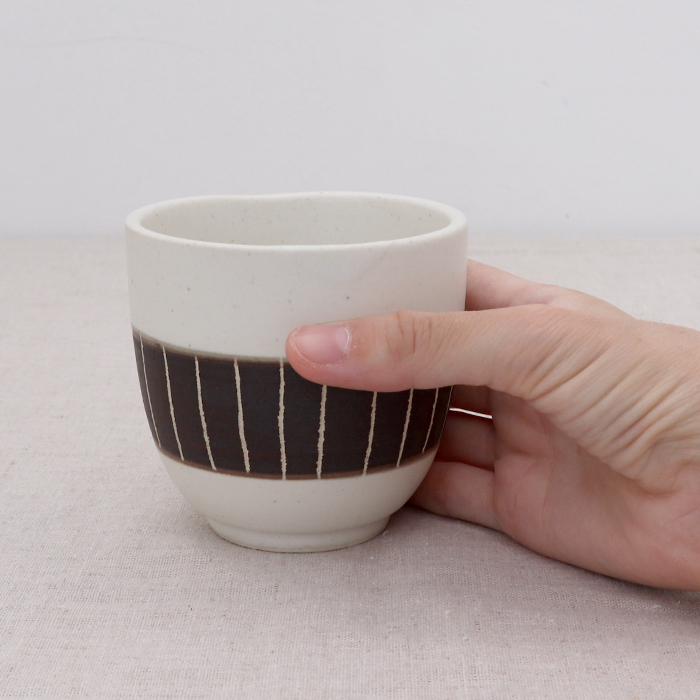 夫婦湯呑 箱入り 200cc 白マット 黒ベルト 手描き柄 ライン×ドット 送料無料