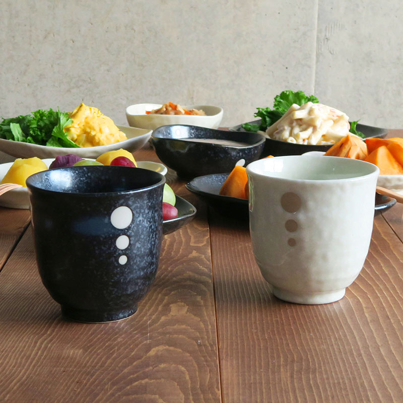 夫婦湯呑 箱入り 220cc 水玉 白×黒