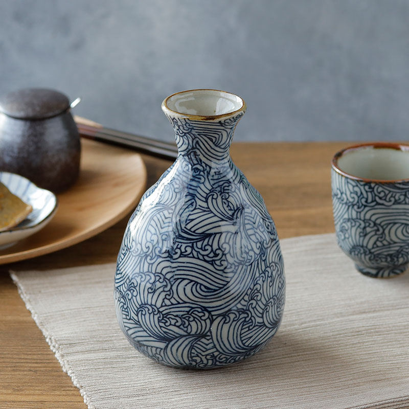 箱入り 酒器セット 徳利2合・盃×2　染付荒波