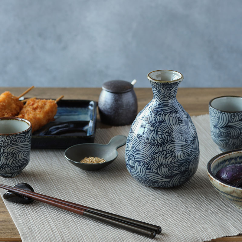 箱入り 酒器セット 徳利2合・盃×2　染付荒波