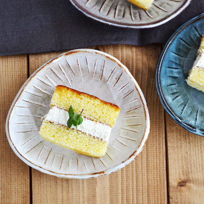 和風の手造り 三角皿　しのぎ