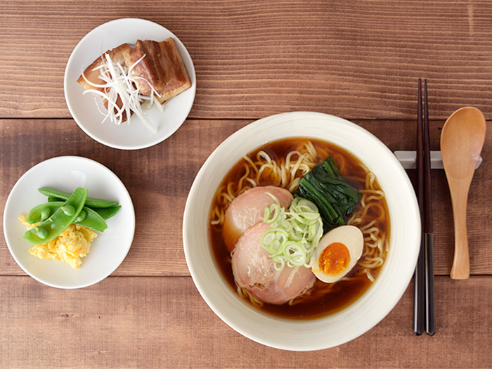 ラーメンどんぶり/19個まとめ売り/未使用新品 ラーメンどんぶり 19cm 渦刷毛目 クリーム 丼 丼ぶり ラーメン丼