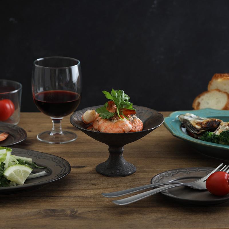 ゴールドとブルーのモダンなカラー