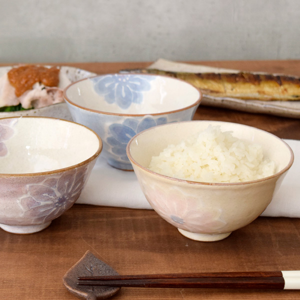 お茶碗　淡彩花